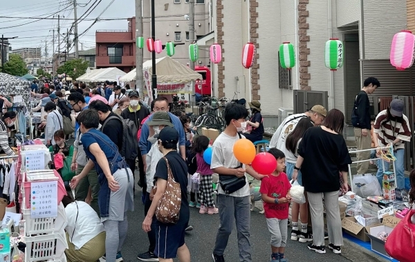 大盛況の「鎌倉かなえ通りまつり」約100店舗のフリーマーケットに大興奮♪