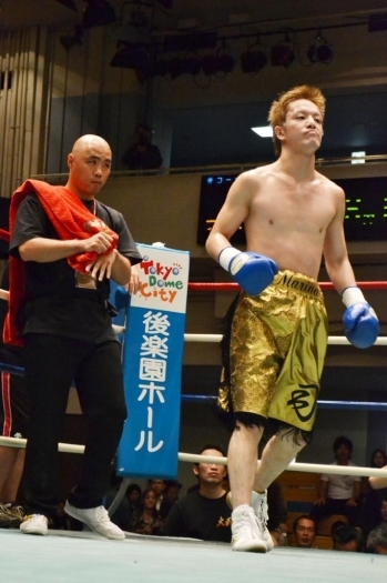H24年8月21日東京後楽園ホールで、WBC世界ユースのリングへ。<br>タイのラジャクル選手と対戦。