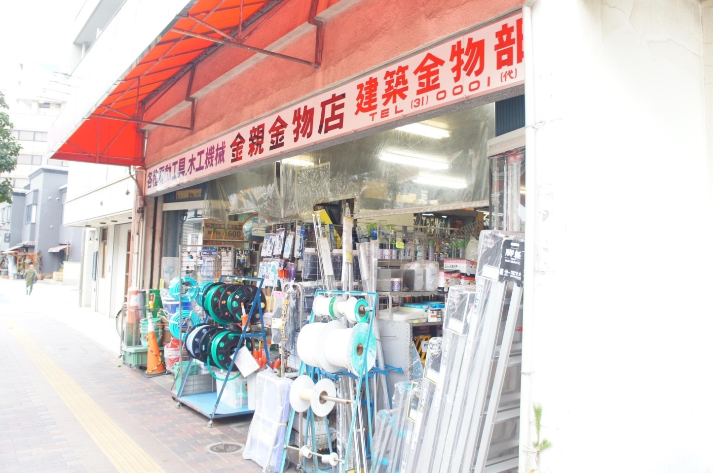 約150年変わらない場所で、便利な生活用品を販売する「金親(カネオヤ)金物店」