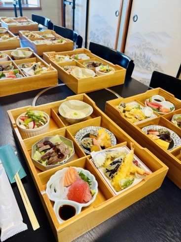 週末は若干野空きあります。広い個室でゆっくりと「忘年会・新年会に|会社へ届ける肉割烹の和牛ステーキ弁当」