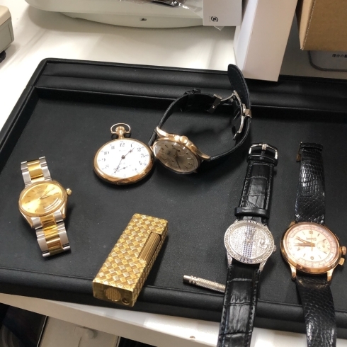 コレクション整理の一例：腕時計・金製品の買取「札幌市西区で遺品整理の不用品買取・査定なら「買取専門店 くらや 札幌西店」へ！出張買取も実施しております。」