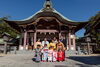 「大家族でお祝い♡神社ロケの七五三フォト」