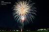第5回にゅうがわ花火大会（2026年） 夜空に大きく打ち上がった金色の花火