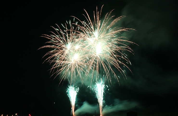 8 17 土 西条市民納涼花火大会が行われました 西条応援隊 まいぷれ編集部 まいぷれ 西条市 8 17 土 西条市民納涼花火大会が行われました 西条応援隊 まいぷれ編集部 まいぷれ 西条市