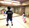 お兄ちゃんは扇子をくるりと飛ばして上手に受けました❣️「お兄ちゃん参加！」