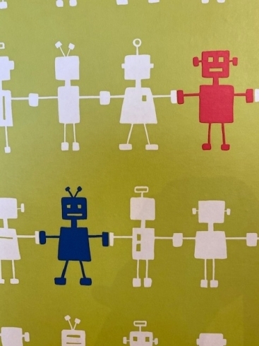 ところどころにあるカラフルなロボットがポイントです「壁紙講座②：子供部屋にロボット？」