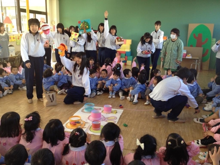 さくら幼稚園<br>３年生『児童文化』選択者作成の手づくりおもちゃで交流。