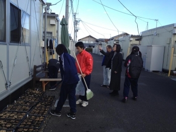 仮設住宅集会所のそうじ