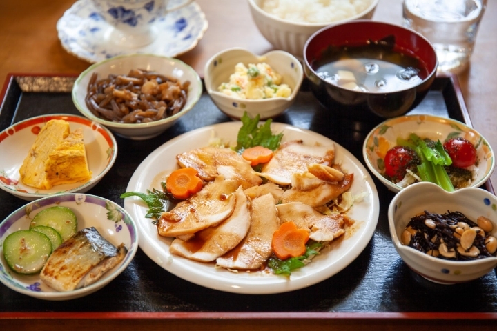 Cafe Polonaise カフェ ポロネーズ ひごとに考案する品数たっぷりなバランス定食を食べる幸せランチ 伊勢市 まいぷれ伊勢編集部おすすめランチ 伊勢 鳥羽 志摩 まいぷれ 伊勢