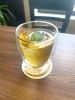 ノンカフェインのカモミールティーでホッと一息♪「日大グラウンドを望む窓際席で、開放感たっぷりのカフェ時間を」