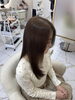 理想の髪質へ導く専門技術「後ろ姿でわかる、艶やかストレートと柔らかカールの仕上がり例」