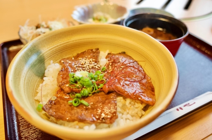 松阪牛 肉処 力也 炙り焼きの牛丼で 贅沢ランチ 伊勢市 まいぷれ伊勢編集部おすすめランチ 伊勢 鳥羽 志摩 まいぷれ 伊勢