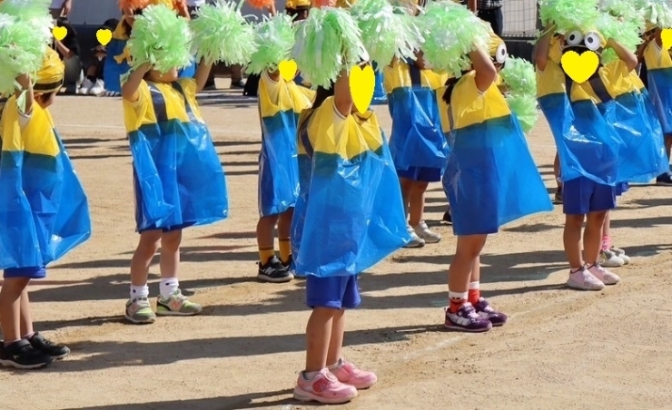 年少組は可愛らしいミニオンで踊りました。「2024年の運動会」