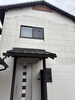 施工前「外壁の苔・カビ、塗装前に専用洗浄で新築のような美しさへ！島根の住宅に最適なご提案」