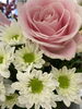 バラとマム「季節の花束」
