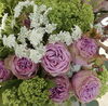 アップで見る花たちはキュートですね〜「器とセットで……母の日に」
