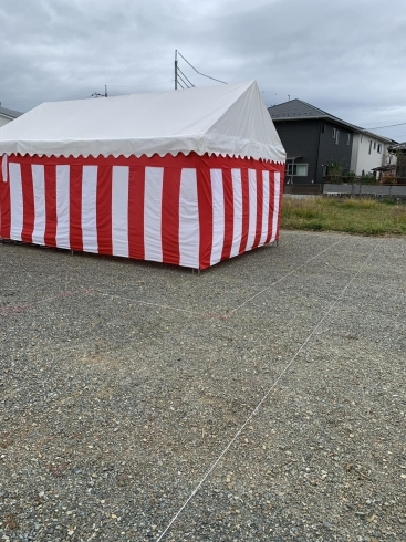 紅白幕も衣替えです！「東広島市西条寺家  地鎮祭の設営完了しました～！！新しい宅地が徐々に家が建ち並んできますね～！ レンタルほり」