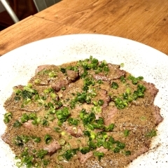 牛赤身肉のあぶりカルパッチョ