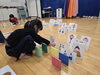 年長クラスになると、それぞれの感性で制作「勝浦ビッグひな祭りみたい！？リトミック雛壇で楽しむひな祭りレッスン🎎🌸」