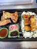 ミニ唐揚げ弁当に焼き鳥(つくね・もも)トッピング「新メニューのご紹介です(^_^)/」