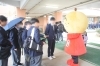 地元マスコット「なし坊」と触れ合おう「なし坊が【第44回県立白井高等学校入学式】で新入生を歓迎しました！」