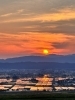 絶景 18:33「恋人坂の夕焼けと水鏡　会津盆地の一期一会の色」