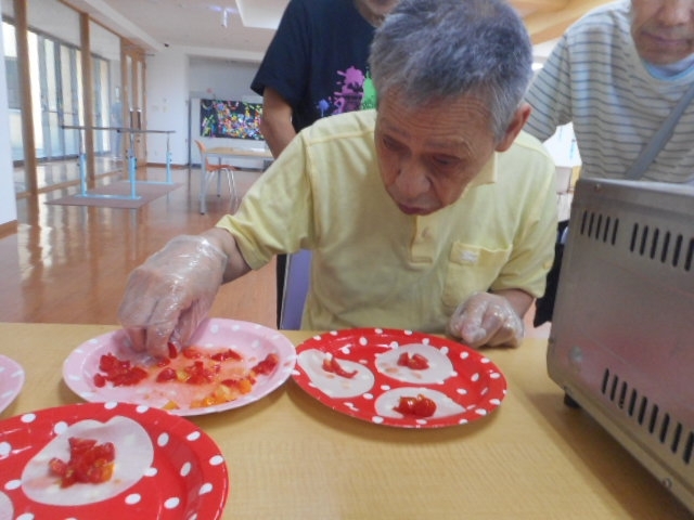 「育てたトマトでピザ作り❢」