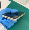 バッテリーが膨らみ画面が浮いているiPhone12min「【iPhone12mini】危険な電池膨張を即日交換」