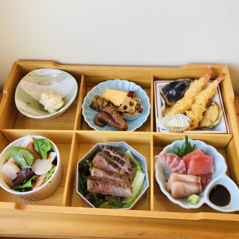 箱御膳懐石弁当(月)当店1番人気☆「ご家族でのお食事・お祝い事・ご法要などのご予約承ります。〜船橋・馬込霊園すぐ近くの完全予約制の肉割烹・しゃぶしゃぶやスッポン料理も楽しめます～」