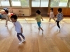 しっぽ取りゲーム♪みんなで体を動かすの楽しいね！「心地よい秋風の中で、体を動かして遊んでいます☆彡」