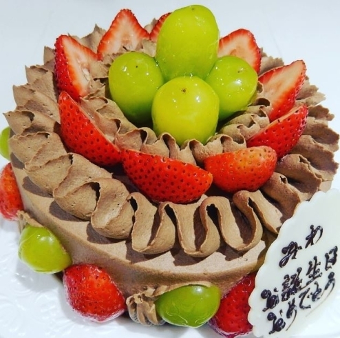 シャインマスカットとイチゴ「生チョコクリームデコレーションケーキ！！【京阪牧野駅から徒歩4分】」