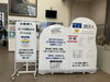 入口には室内プールの温度が掲示されています「江戸川区で夏を満喫！オムツの外れた幼児から大人まで楽しめる「スポーツランド」のプールガイド。」