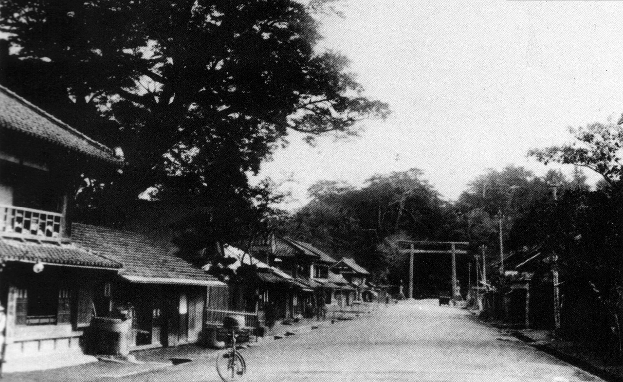 大正期の鹿島神宮大鳥居前の参道商店街 鹿嶋今昔物語 まいぷれ 鹿嶋市 大正期の鹿島神宮大鳥居前の参道商店街 鹿嶋今昔物語 まいぷれ 鹿嶋市