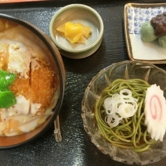 かつ丼ミニそばセット（草だんご付き）