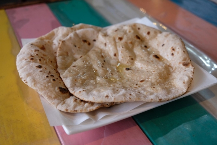 ロティ「インドのチーズカレー「サヒパニル」をインドのパンで　Indian cheese curry 'sahipanil' with Indian bread 」