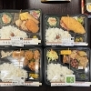 から揚げ弁当６８０円　日替わり弁当５８０～７１０円「【金曜のイチオシ】ご飯が止まらない「カツ煮」！ハンバーグやグラタンなど洋風おかずも充実♪」