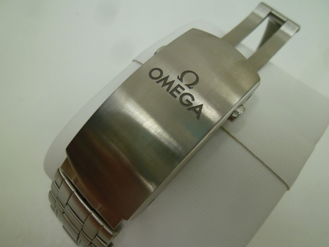 スレ傷のつきやすいバックル部分もほぼ無傷です♪「買取専門 金のクマ 沼津店 「オメガのシーマスターをお買い取り♪」 2024パリ五輪の記念モデル」
