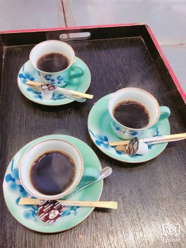 お昼の後のコーヒー。お座敷にて。「時短営業が…」