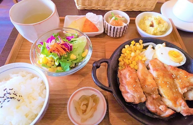 下条町 ジューシーな鶏肉は皮がパリッ おしゃれな器でいただく おいしいグリルランチ 春日井 ランチ スイーツ 春日井市 ランチ特集 おいしいランチ おすすめランチ まいぷれ 春日井市 下条町 ジューシーな鶏肉は皮がパリッ おしゃれな器でいただく おいしいグリルランチ 春日井 ランチ スイーツ 春日井市 ランチ特集 おいしいランチ おすすめランチ まいぷれ 春日井市