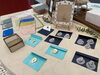 「クラフト作家が手掛けた刺繍のブローチなどを展示販売」