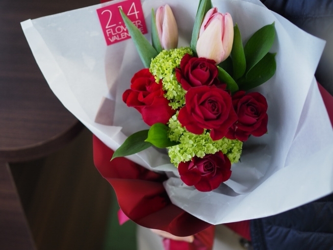 バレンタインをイメージしたミニタイプのブーケ「バレンタインに花束を♡」