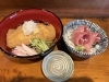 当店自慢の贅沢定食「4月の月替りランチは「冷しきつねそばと小丼セット」です」