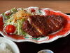 「池田産の新鮮野菜と味噌カツを一緒に味わう味噌カツ定食がおすすめ。」