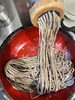 「蕎麦殻粉たっぷり、新しい配合で探る“蕎麦の可能性”」