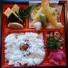 「明日の日替り弁当は鶏そぼろ丼」