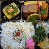「明日の日替り弁当は角煮丼」