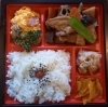 「明日の日替り弁当はヒラス丼」