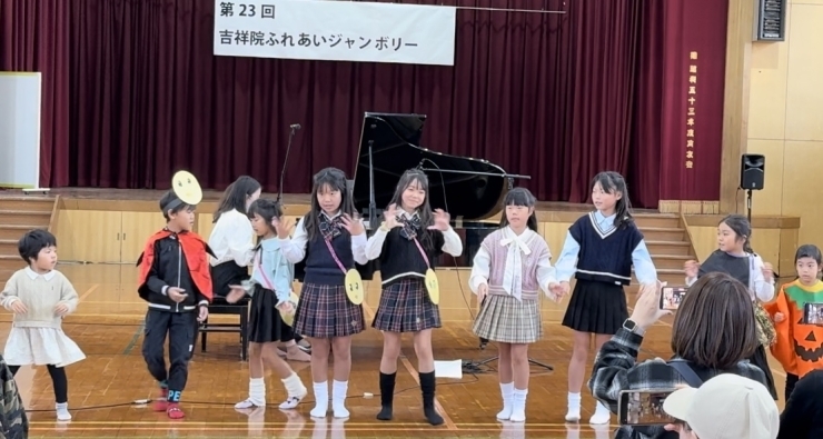 吉祥院小学校にて子ども達が踊ってくれています！「下京区の七条第三小学校にてピアノコンサート開催❣️みんなが楽しめるプログラム♪【京都市南区＆下京区のピアノ・リトミック・英語リトミック・ベビーリトミック】」