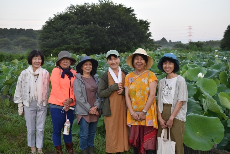 今回の開花する瞬間に集まったみなさんです！「蓮の花は開花する瞬間、音が鳴る！？」