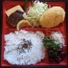 「明日の日替り弁当は華ちらし」